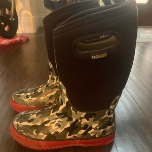 BOGS Winter / Rain or snow Camo Boots Size 4